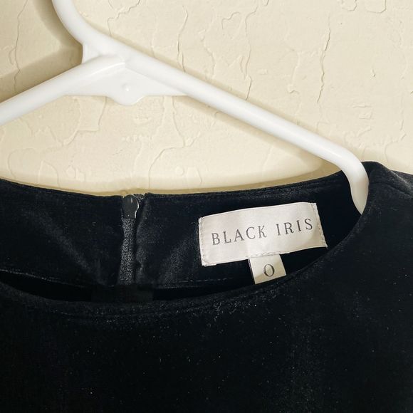 Black Iris Velvet Top - Picture 5 of 7